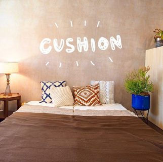 
﻿
インテリアを色々な店で探すのは楽しいです✨﻿
このクッション達も色々なお店で買ったんです！﻿
@hmhome さん、 @actus_yokohama さん、 @unico_fan さんで購入しました😊﻿
﻿
H&M HOMEさんはONLINE限定のショップ﻿
知ってる方もあまりいないのでは…？？﻿
﻿
是非チェックしてみてください♪﻿
﻿
﻿
落合でした🐸﻿
﻿
﻿
﻿
実際にお家🏠をご覧頂けます﻿
ご見学の詳細は のストーリーをご覧下さい✨﻿
﻿
ホームページではご見学予約も受付してます！﻿
﻿
@altana_cafe の別荘、 @besso_altana という場所に新しく完成した、﻿
#KIBACO03 は十人十色に家が変化﻿
﻿
第1弾お家のインテリアテーマは、﻿
『 #おんなのこのスキをつめこんだお家』﻿
﻿
produced by ﻿
@livingd_works_daiichikensetsu ﻿
﻿
﻿
﻿
﻿
#静岡﻿
#富士市﻿
#富士見台﻿
#ロングライフデザイン﻿
#お家づくり﻿
#暮らし方﻿
#帰りたくなるお家﻿
#新築計画中の人と繋がりたい﻿
#富士市ママ﻿
#ママライフ﻿
#ベビー﻿
#子供のいる暮らし﻿
#プレママ﻿
#ママ友﻿
#寝室 
#ベッドルーム 
#クッション 
#actus 
#unico
#hmhome ﻿
﻿
﻿
﻿
<p>[button url='https://www.livingd.jp/besso_altana' title='Baeeo_ALTANAモデルハウス >>' color='#1e73be' icon=' icon-triangle-right' size='default' newwindow='1']</p>