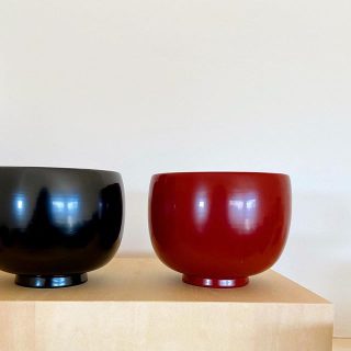 本日最終日。16時まで。

企画展『暮らしに花器を。』
木と土、ふたりの造形
小端五郎と藤井ノゾミ

いよいよ最終日となりました。
木工作家小端さん在廊日となります

またOPEN HOUSE同時開催
五感に響く心地よさ　美しさ
ぜひご体感ください。

Besso  ALTANA
本日は10時〜16時までオープン

皆様の御来場をお待ちしております。

お問い合わせは
お電話でお願いいたします。
Besso ALTANA☎︎0545-67-3939

#漆器
#丁寧な暮らし

#藤井ノゾミ
#小端吾郎
#作品展
#販売

#展示会#モデルハウス
#アート#花のある暮らし
#暮らし#心地よい暮らし 
#リビングインテリア 
#パッシブデザイン
#インテリア
#デザイン
#HIBIKIの家
#一枚板
#間取り
#収納術
#器#器好き#新生活#贈り物
@livingd_works_daiichikensetsu 
@livingd_kibaco_03
#マイホーム計画中
#openhouse
#富士市
#静岡
#別荘