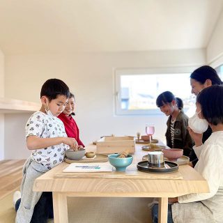 三世代で御来場
ありがとうございます。

春休み楽しい思い出になるかな？

#家族
#笑顔
#抹茶
#体感
#五感
#間取り
#収納術
#家づくり
#波佐見焼 
#スイーツ
#花のある暮らし 
#暮らしを楽しむ 
#ワークショップ
#イベント
#子育て
#春休み
#キッズ

#モデルハウス
#ベッソアルタナ
#見学会#富士市
#出張カフェ
#限定メニュー
#bessoaltana 
#openhouse 
#macha#cafe
#hasamiporcelain 
#cherryblossom