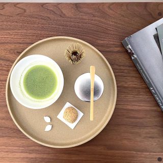 『抹茶とお菓子と桜と。』 3時間だけの限定カフェへ
22名の皆様にご来場いただきました。

この時間が少しでも
休息となれれば嬉しいです。

引き続きイベントの様子を
投稿していきますね。

#桜
#器
#抹茶
#波佐見焼 
#スイーツ
#限定カフェ
#静岡カフェ
#花のある暮らし 
#暮らしを楽しむ 
#フードスタイリング

#別荘#カフェ
#モデルハウス
#bessoaltana 
#openhouse 
#macha#cafe
#hasamiporcelain 
#カフェ巡り 
#macha#cafe
#cherryblossom
#旅する茶室 
@handinhand.andyou