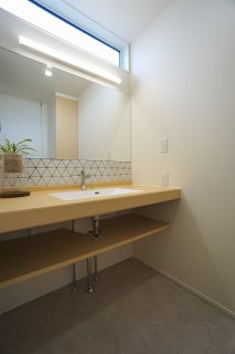 『自然光』につつまれた洗面スペース