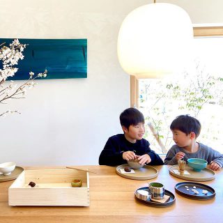 『初めての抹茶は

お兄ちゃんと一緒』

春休みですね。

可愛い御兄弟もご来場♪
楽しんでくれたかな？

#桜
#器
#抹茶
#波佐見焼 
#スイーツ
#花のある暮らし 
#暮らしを楽しむ 
#ワークショップ
#イベント
#子育て
#春休み
#キッズ

#モデルハウス
#ベッソアルタナ
#家づくり#見学会
#bessoaltana 
#openhouse 
#macha#cafe
#hasamiporcelain 
#cherryblossom