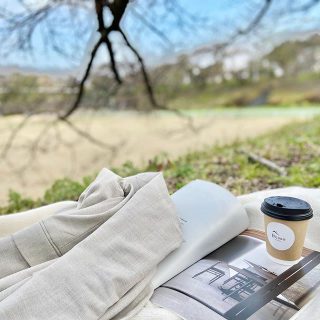 おはようございます。

アルタナの別荘 Besso  ALTANA
火曜・水曜日定休日となります。

今週金曜日はワークショップ開催
『ベビー歯固めジュエリー』
10:00〜11:30 ［予約制/残2席］
講師: @ohoshino_jewelry 
詳細は『暮らすプラス 歯固めジュエリー』と検索してくださいね☺︎ 残席2名となりました。お早めにどうぞ

お問合せはBesso  ALTANA
☎︎0545-67-3939 へ

#goodmorning 
#春#陽だまり
#公園#珈琲
#ジャケット
#新生活
@maruni_official 
#椅子
#maruni
#マルニ木工
#minaperhonen 
#家具
#インテリア
#ミナペルホネン
#心地よい暮らし 
#パッシブデザイン
#デザイン
#一枚板
#モデルハウス
#オープンハウス
#マイホーム計画中
#家づくり
#間取り
#収納術 
#富士市