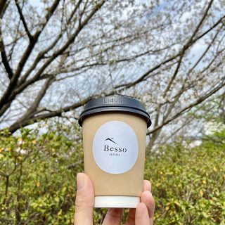 ☕︎こんばんは。

今日も桜の下へ。

今週末OPEN HOUSEでは
皆さまにキーマカレーを
振舞う準備をしております☺︎ ☕︎ドリンクもテイクアウトカップで
ご用意いたしますので桜散策の
お供にご利用くださいね。

アルタナの別荘
@besso_altana 
火•水定休日となります。

お問い合わせは
☎︎0545-67-3939へ

#openhouse 
#モデルハウス
#ベッソアルタナ
#別荘#五感#体感
#桜#珈琲#グルメ
#キーマカレー

#富士山のある風景 
#ラグ#インテリア
#心地よい空間
#心地よい暮らし 
#パッシブデザイン
#デザイン
#第一建設
#一枚板
#マイホーム計画中
#家づくり
#間取り
#収納術 
#子育て
#ファミリー
#富士市イベント
#沼津市
#三島市
#静岡市
@livingd_works_daiichikensetsu