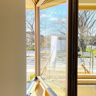 晴れ。

掃除も楽しい時間

明日も晴れますように♪

Besso  ALTANAは
火•水定休日となります。

お問い合わせは
お電話でお願いいたします。
Besso ALTANA☎︎0545-67-3939

#晴れ
#ガラス
#窓#窓掃除
#暮らしを楽しむ
#トリプルガラス#借景
#体感#五感#美しさ#心地よさ

#展示会#モデルハウス
#アート#花のある暮らし 
#暮らし#心地よい暮らし 
#リビングインテリア 
#パッシブデザイン
#デザイン
#HIBIKIの家
#間取り
#収納術
#掃除
@livingd_works_daiichikensetsu 
@livingd_kibaco_03
#マイホーム計画中
#openhouse
#富士市
#静岡
#別荘
#四季