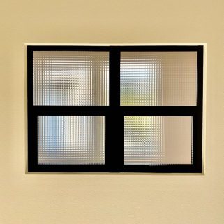 ・
吹抜けから光と気配を取り込む室内窓。
黒枠にチェッカーガラス
ヴィンテージ感のあるデコマドを採用。
-
-
-
詳細や質問はメールやDM等でご連絡ください✉️
-
ホームページにて家づくりのあれこれを公開中💡
-
〜〜〜〜〜〜〜〜〜〜〜〜〜〜〜〜
夢を描こう。創ろう。
#LivingD の第一建設
ホームページはプロフィールから。
🏠 ▶︎▶︎▶︎ @livingd_numazu
〜〜〜〜〜〜〜〜〜〜〜〜〜〜〜〜
-
#第一建設 沼津支店は沼津ぐるめ街道沿いにあり、カフェ(@cafe_ldk)併設のモデルハウスが隣接しています。
日替りで五感を刺激するイベントを開催中。
詳しくはCulas+沼津(@culasplus_numazu)から。
楽しい#家づくり を共有しましょう😊
-
=施工エリア例==========
沼津市 三島市 清水町 長泉町
裾野市 御殿場市 小山町 
函南町 伊豆の国市 伊豆市 他
====================
-
-
#沼津 #富士 #静岡 #HIBIKI #新築 #住宅 #注文住宅 #自由設計 #マイホーム #施工事例 #内観 #インテリア #LIXIL #リクシル #デコマド #室内窓 #おしゃれな家 #高性能住宅