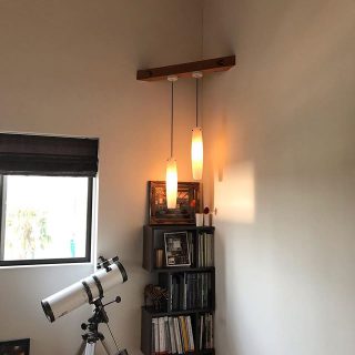    
   
HIBIKI Duo（デュオ）モデルハウスの
寝室の照明
   
   
#モデルハウス#寝室インテリア#勾配天井
#レッドシダー#レッドシダーの天井
------------------------------
@daiichi_fujieda
藤枝市水守2-1-1
TEL054-645-5900
------------------------------
,
,
住まいのご相談やモデルハウス見学 、お気軽にご予約ください😊
ご興味のある方はお電話、HP、DMからどうぞ！
,
livingd 第一建設 藤枝支店は#静岡県 #藤枝市 にあります✨
,
HOUSE OF THE YEAR in ENERGY 特別優秀賞3年連続特別優秀賞受賞や
#長期優良住宅 ZEH など性能の高い建物はもちろん#無垢の床 や#自然素材 を生かしたデザイン性のある注文住宅を中心に木の家 を造っています✨
,
藤枝支店は水曜日定休で#モデルハウス を公開中です！
隣接する XOXO （キスキス）はZEH仕様の #カフェ です。（水曜＆土曜 定休）
子育て世代のパパ 静岡ママ にぴったりの#家づくり をサポートいたします✨  #施工実例静岡県 #藤枝市 にあります✨
,
HOUSE OF THE YEAR in ENERGY 特別優秀賞3年連続特別優秀賞受賞や
#長期優良住宅 ZEH など性能の高い建物はもちろん#無垢の床 や#自然素材 を生かしたデザイン性のある注文住宅を中心に木の家 を造っています✨
,
藤枝支店は水曜日定休で#モデルハウス を公開中です！
隣接する XOXO （キスキス）はZEH仕様の #カフェ です。（水曜＆土曜 定休）
子育て世代のパパ 静岡ママ にぴったりの#家づくり をサポートいたします✨  #施工実例