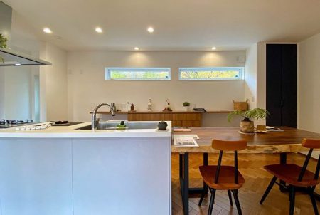 ・
キッチンと横並びのダイニング。
配膳もスムーズです。
・
4月20日(月)〜27日(月)
10時00分〜17時00分
完全予約制で見学可能です🏠✨
詳細は右へスワイプでQRから👆
#ピットリビングと大空間吹抜けのある家
-
-
-
詳細や質問はメールやDMでご連絡ください✉️
-
家づくりのこだわりは様々💡
それはお施主様も建築会社も同じ👌
数枚の四角だけでは伝え切れない
第一建設の家づくりに対する想い。
それはホームページを覗いてみてください☺️
-
〜〜〜〜〜〜〜〜〜〜〜〜〜〜〜〜
夢を描こう。創ろう。
#LivingD の第一建設
ホームページはプロフィールから。
🏠 ▶︎▶︎▶︎ @livingd_numazu
〜〜〜〜〜〜〜〜〜〜〜〜〜〜〜〜
-
#第一建設 沼津支店は沼津ぐるめ街道沿いにあり、カフェ(@cafe_ldk)併設のモデルハウスが隣接しています。
日替りで五感を刺激するイベントを開催中。
詳しくはCulas+沼津(@culasplus_numazu)から。
楽しい#家づくり を共有しましょう😊
-
=施工エリア例==========
沼津市 三島市 清水町 長泉町
裾野市 御殿場市 小山町 
函南町 伊豆の国市 伊豆市 他
====================
-
-
#沼津 #富士 #静岡 #HIBIKI #新築 #住宅 #注文住宅 #自由設計 #マイホーム  #施工実例 #内観 #インテリア #キッチン #ダイニング #木の家 #おしゃれな家 #高性能住宅 #見学会 #完成見学会 #予約制