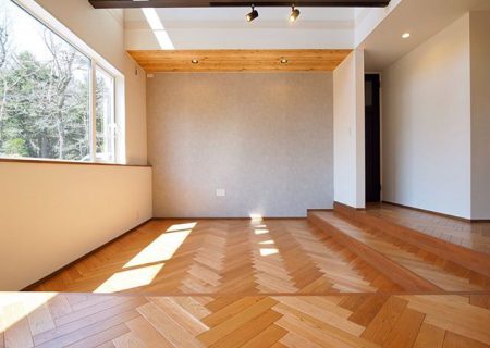 ・
リビングに段差を加えたピットリビング。
空間に動きが出て素敵な空間に。
・
4月18日(土)19日(日)
10時00分〜16時00分
駿東郡小山町用沢
完成見学会開催🏠✨
詳細は右へスワイプでQRから👆
#ピットリビングと大空間吹抜けのある家
コロナウィルス対策として、
ご来場が重なった場合は時差案内を致します。
皆様のご協力よろしくお願い致します。
-
-
-
詳細や質問はメールやDMでご連絡ください✉️
-
家づくりのこだわりは様々💡
それはお施主様も建築会社も同じ👌
数枚の四角だけでは伝え切れない
第一建設の家づくりに対する想い。
それはホームページを覗いてみてください☺️
-
〜〜〜〜〜〜〜〜〜〜〜〜〜〜〜〜
夢を描こう。創ろう。
#LivingD の第一建設
ホームページはプロフィールから。
🏠 ▶︎▶︎▶︎ @livingd_numazu
〜〜〜〜〜〜〜〜〜〜〜〜〜〜〜〜
-
#第一建設 沼津支店は沼津ぐるめ街道沿いにあり、カフェ(@cafe_ldk)併設のモデルハウスが隣接しています。
日替りで五感を刺激するイベントを開催中。
詳しくはCulas+沼津(@culasplus_numazu)から。
楽しい#家づくり を共有しましょう😊
-
=施工エリア例==========
沼津市 三島市 清水町 長泉町
裾野市 御殿場市 小山町 
函南町 伊豆の国市 伊豆市 他
====================
-
-
#沼津 #富士 #静岡 #HIBIKI #新築 #住宅 #注文住宅 #自由設計 #マイホーム  #施工実例 #内観 #インテリア #ピットリビング #吹抜け #見せ梁 #ヘリンボーン #自然素材 #木の家 #おしゃれな家 #高性能住宅 #見学会 #完成見学会