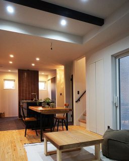 ・
コロナウィルス対策として、
ご来場が重なった場合は時差案内を致します。
皆様のご協力よろしくお願い致します。
4月11日(土)12日(日)
10時00分〜16時00分
沼津市上香貫宮原町
完成見学会開催🏠✨
詳細は右へスワイプでQRから👆
#沼津市上香貫宮原町トリプルガラスと太陽光でZEH対応の高性能な住まい
-
-
-
詳細や質問はメールやDMでご連絡ください✉️
-
家づくりのこだわりは様々💡
それはお施主様も建築会社も同じ👌
数枚の四角だけでは伝え切れない
第一建設の家づくりに対する想い。
それはホームページを覗いてみてください☺️
-
〜〜〜〜〜〜〜〜〜〜〜〜〜〜〜〜
夢を描こう。創ろう。
#LivingD の第一建設
ホームページはプロフィールから。
🏠 ▶︎▶︎▶︎ @livingd_numazu
〜〜〜〜〜〜〜〜〜〜〜〜〜〜〜〜
-
#第一建設 沼津支店は沼津ぐるめ街道沿いにあり、カフェ(@cafe_ldk)併設のモデルハウスが隣接しています。
日替りで五感を刺激するイベントを開催中。
詳しくはCulas+沼津(@culasplus_numazu)から。
楽しい#家づくり を共有しましょう😊
-
=施工エリア例==========
沼津市 三島市 清水町 長泉町
裾野市 御殿場市 小山町 
函南町 伊豆の国市 伊豆市 他
====================
-
-
#沼津 #富士 #静岡 #HIBIKI #新築 #住宅 #注文住宅 #自由設計 #マイホーム  #施工実例 #無垢床 #太陽光発電 #トリプルガラス #自然素材 #木と暮らす #木の家 #おしゃれな家 #高性能住宅 #見学会 #完成見学会