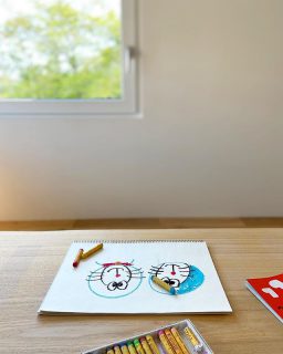 今日のヒトコマ☺︎
.
ドラえもんをテーマに
女の子とお絵描きタイム
.
私の描いたお手本が
小学1年生と同じレベルです。
.
今日も素敵な1日を♪
#おうち時間 .
.
建物見学は１組ずつ
貸切にて御案内しております。
事前のご連絡をお願いいたします。
.
Besso  ALTANA
☎︎0545-67-3939

#ぬりえ
#ドラえもん
#今日の出来事
.
#こどものいる暮らし 
#展示会#モデルハウス
#暮らし#心地よい暮らし 
#リビングインテリア 
#パッシブデザイン
#デザイン
#HIBIKIの家
#間取り
#収納術
#一枚板
#借景
#窓
#モデルハウス販売中 
@livingd_kibaco_03
#マイホーム計画中
#openhouse
#富士市
#静岡
#別荘

@livingd_works_daiichikensetsu