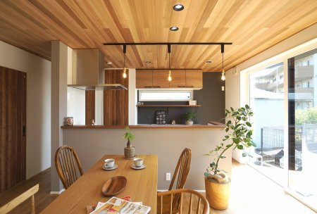 『グリーン』の似合うインテリアの或る暮らし