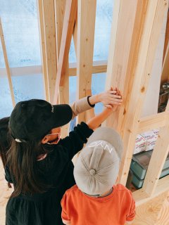 上棟した記念に手形をペタり