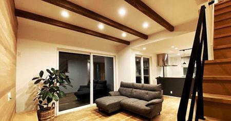       
   
    ⛰ 4/11(土)～26(日)
   
『 登山・キャンプ好きの方必見❕
   登山用品を収納するガレージのある家 』
   
オンライン見学会始めました❕
自宅から見学できちゃいます👌
詳しくは@daiichi_fujieda の
プロフィールURLより。
   
   
   
#完成見学会#ガレージのある家#新築一戸建て
#自由設計の家#ロッジ風#リビング#リビング階段
#レッドシダー#オーク#掘り込み天井#梁のある家
#梁見せ天井#ナチュラルテイストの家#アウトドア
------------------------------
@daiichi_fujieda
藤枝市水守2-1-1
TEL054-645-5900
------------------------------
,
,
住まいのご相談やモデルハウス見学 、お気軽にご予約ください😊
ご興味のある方はお電話、HP、DMからどうぞ！
,
livingd 第一建設 藤枝支店は#静岡県 #藤枝市 にあります✨
,
HOUSE OF THE YEAR in ENERGY 特別優秀賞3年連続特別優秀賞受賞や
#長期優良住宅 ZEH など性能の高い建物はもちろん#無垢の床 や#自然素材 を生かしたデザイン性のある注文住宅を中心に木の家 を造っています✨
,
藤枝支店は水曜日定休で#モデルハウス を公開中です！
隣接する XOXO （キスキス）はZEH仕様の #カフェ です。（水曜＆土曜 定休）
子育て世代のパパ 静岡ママ にぴったりの#家づくり をサポートいたします✨  #施工実例静岡県 #藤枝市 にあります✨
,
HOUSE OF THE YEAR in ENERGY 特別優秀賞3年連続特別優秀賞受賞や
#長期優良住宅 ZEH など性能の高い建物はもちろん#無垢の床 や#自然素材 を生かしたデザイン性のある注文住宅を中心に木の家 を造っています✨
,
藤枝支店は水曜日定休で#モデルハウス を公開中です！
隣接する XOXO （キスキス）はZEH仕様の #カフェ です。（水曜＆土曜 定休）
子育て世代のパパ 静岡ママ にぴったりの#家づくり をサポートいたします✨  #施工実例