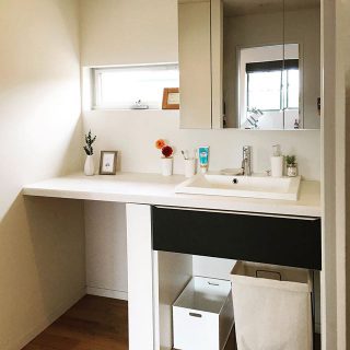 HIBIKI Duo モデルハウス
.足元をオープンにした洗面台
#洗面台
------------------------------
@daiichi_fujieda
藤枝市水守2-1-1
TEL054-645-5900
------------------------------
,
,
住まいのご相談やモデルハウス見学 、お気軽にご予約ください😊
ご興味のある方はお電話、HP、DMからどうぞ！
,
livingd 第一建設 藤枝支店は#静岡県 #藤枝市 にあります✨
,
HOUSE OF THE YEAR in ENERGY 特別優秀賞3年連続特別優秀賞受賞や
#長期優良住宅 ZEH など性能の高い建物はもちろん#無垢の床 や#自然素材 を生かしたデザイン性のある注文住宅を中心に木の家 を造っています✨
,
藤枝支店は水曜日定休で#モデルハウス を公開中です！
隣接する XOXO （キスキス）はZEH仕様の #カフェ です。（水曜＆土曜 定休）
子育て世代のパパ 静岡ママ にぴったりの#家づくり をサポートいたします✨  #施工実例静岡県 #藤枝市 にあります✨
,
HOUSE OF THE YEAR in ENERGY 特別優秀賞3年連続特別優秀賞受賞や
#長期優良住宅 ZEH など性能の高い建物はもちろん#無垢の床 や#自然素材 を生かしたデザイン性のある注文住宅を中心に木の家 を造っています✨
,
藤枝支店は水曜日定休で#モデルハウス を公開中です！
隣接する XOXO （キスキス）はZEH仕様の #カフェ です。（水曜＆土曜 定休）
子育て世代のパパ 静岡ママ にぴったりの#家づくり をサポートいたします✨  #施工実例