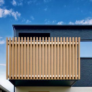 ・
バルコニーの手摺壁。
木調のスクリーンパネルを取付けて
印象的なアクセントに。
-
-
-
詳細や質問はメールやDMでご連絡ください✉️
-
家づくりのこだわりは様々💡
それはお施主様も建築会社も同じ👌
数枚の四角だけでは伝え切れない
第一建設の家づくりに対する想い。
それはホームページを覗いてみてください☺️
-
〜〜〜〜〜〜〜〜〜〜〜〜〜〜〜〜
夢を描こう。創ろう。
#LivingD の第一建設
ホームページはプロフィールから。
🏠 ▶︎▶︎▶︎ @livingd_numazu
〜〜〜〜〜〜〜〜〜〜〜〜〜〜〜〜
-
#第一建設 沼津支店は沼津ぐるめ街道沿いにあり、カフェ(@cafe_ldk)併設のモデルハウスが隣接しています。
日替りで五感を刺激するイベントを開催中。
詳しくはCulas+沼津(@culasplus_numazu)から。
楽しい#家づくり を共有しましょう😊
-
=施工エリア例==========
沼津市 三島市 清水町 長泉町
裾野市 御殿場市 小山町 
函南町 伊豆の国市 伊豆市 他
====================
-
-
#沼津 #富士 #静岡 #HIBIKI #新築 #住宅 #注文住宅 #自由設計 #マイホーム #施工事例 #内観 #インテリア #おしゃれな家 #高性能住宅 #沼津市上香貫宮原町トリプルガラスと太陽光でZEH対応の高性能な住まい