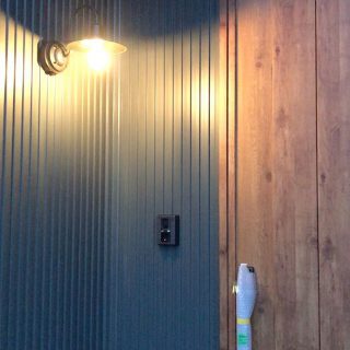 .
見学会 チョッとご案内♫

玄関→登山・キャンプ道具を収納するガレージ

アウトドアが大好きなご夫婦様。間取りで一番こだわった、玄関隣のガレージスペース。ガレージにはテラスドアを設け、道具の出し入れをスムーズに👍
収納もたっぷり、カウンターで作業もできちゃう、憧れの空間です😆👍
   
      
⛰ 4/11(土)～26(日)
   
『 登山・キャンプ好きの方必見❕
   登山用品を収納するガレージのある家 』
      
詳細・ご予約は @daiichi_fujieda の
プロフィールURLより 💌
   
※ 新型コロナウイルス感染拡大の状況を踏まえ、ご来場者様の健康と安全を第一に考え、ご見学いただくお客様が重ならないように日時を相談させていただく場合がございます。申し訳ございませんが、予めご了承お願い致します。
 
安心してご見学いただけます。
ご来場お待ちしております。
   
#見学会 #予約制 #ガレージのある家 #登山 #キャンプ #アウトドア #収納たっぷり #趣味と暮らす家 ------------------------------
@daiichi_fujieda
藤枝市水守2-1-1
TEL054-645-5900
------------------------------
,
,
住まいのご相談やモデルハウス見学 、お気軽にご予約ください😊
ご興味のある方はお電話、HP、DMからどうぞ！
,
livingd 第一建設 藤枝支店は#静岡県 #藤枝市 にあります✨
,
HOUSE OF THE YEAR in ENERGY 特別優秀賞3年連続特別優秀賞受賞や
#長期優良住宅 ZEH など性能の高い建物はもちろん#無垢の床 や#自然素材 を生かしたデザイン性のある注文住宅を中心に木の家 を造っています✨
,
藤枝支店は水曜日定休で#モデルハウス を公開中です！
隣接する XOXO （キスキス）はZEH仕様の #カフェ です。（水曜＆土曜 定休）
子育て世代のパパ 静岡ママ にぴったりの#家づくり をサポートいたします✨  #施工実例静岡県 #藤枝市 にあります✨
,
HOUSE OF THE YEAR in ENERGY 特別優秀賞3年連続特別優秀賞受賞や
#長期優良住宅 ZEH など性能の高い建物はもちろん#無垢の床 や#自然素材 を生かしたデザイン性のある注文住宅を中心に木の家 を造っています✨
,
藤枝支店は水曜日定休で#モデルハウス を公開中です！
隣接する XOXO （キスキス）はZEH仕様の #カフェ です。（水曜＆土曜 定休）
子育て世代のパパ 静岡ママ にぴったりの#家づくり をサポートいたします✨  #施工実例