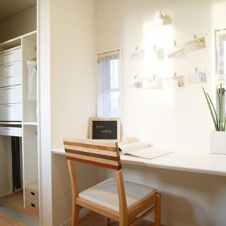 アイロンかけも楽しくなる♪
奥様の家事ワークスペース,｡❁*‧
.
HIBIKI Duo モデルハウス
.
#モデルハウス #家事を楽しむ #家事スペース #家事コーナー ------------------------------
,
,
住まいのご相談やモデルハウス見学 、お気軽にご予約ください😊
ご興味のある方はお電話、HP、DMからどうぞ！
,
livingd 第一建設 藤枝支店は#静岡県 #藤枝市 にあります✨
,
HOUSE OF THE YEAR in ENERGY 特別優秀賞3年連続特別優秀賞受賞や
#長期優良住宅 ZEH など性能の高い建物はもちろん#無垢の床 や#自然素材 を生かしたデザイン性のある注文住宅を中心に木の家 を造っています✨
,
藤枝支店は水曜日定休で#モデルハウス を公開中です！
隣接する XOXO （キスキス）はZEH仕様の #カフェ です。（水曜＆土曜 定休）
子育て世代のパパ 静岡ママ にぴったりの#家づくり をサポートいたします✨  #施工実例静岡県 #藤枝市 にあります✨
,
HOUSE OF THE YEAR in ENERGY 特別優秀賞3年連続特別優秀賞受賞や
#長期優良住宅 ZEH など性能の高い建物はもちろん#無垢の床 や#自然素材 を生かしたデザイン性のある注文住宅を中心に木の家 を造っています✨
,
藤枝支店は水曜日定休で#モデルハウス を公開中です！
隣接する XOXO （キスキス）はZEH仕様の #カフェ です。（水曜＆土曜 定休）
子育て世代のパパ 静岡ママ にぴったりの#家づくり をサポートいたします✨  #施工実例