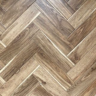    
   
本物の木を貼ってるの🤭！？と
近くで見ても、そう思ってしまう
木目調のクッションフロア🌳✨
   
   
#平屋#平屋の家#新築#床材
#クッションフロア#木目調
#自由設計の家#家づくり ------------------------------
@daiichi_fujieda
藤枝市水守2-1-1
TEL054-645-5900
------------------------------
,
,
住まいのご相談や#モデルハウス 見学 、お気軽にご予約ください😊
ご興味のある方はお電話、HP、DMからどうぞ！
,
#livingd #第一建設 藤枝支店は#静岡県 #藤枝市 にあります✨
,
HOUSE OF THE YEAR in ENERGY 特別優秀賞3年連続特別優秀賞受賞や
#長期優良住宅  ZEHなど性能の高い建物はもちろん#無垢の床 や#自然素材 を生かしたデザイン性のある#注文住宅 を中心に#家 作りをいたします✨
,
藤枝支店は水曜日定休で#モデルハウス を公開中です！
#子育て世代 のパパ #静岡ママ にぴったりの#家づくり をサポートいたします✨
#施工実例