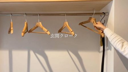 雨の日。

濡れたコートを
玄関クロークへ

暮らしのスタイルにあわせ
心地よい家づくりを。

BessoALTANA
☎︎0545-67-3939

#玄関#収納
#玄関収納
#クローク
#web内覧会
#instagram
#ムービー
#見学会

#暮らし
#イメージ
#暮らすように過ごす
#モデルハウス
#ベッソアルタナ
#家具#インテリア
#パッシブデザイン
#デザイン
#第一建設
#マイホーム計画中
#家づくり
#間取り
#収納術 
#富士市
#静岡市
#沼津市
#静岡市
#藤枝市
#暮らしの提案
@livingd_works_daiichikensetsu
@livingd_fudousan_chintai
@livingd_kibaco_03

#雨の日