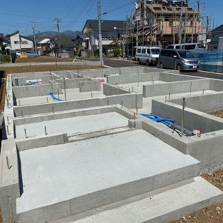 ・
基礎完成🙌
これから現場はどんどん楽しくなります。
-
-
-
詳細や質問はメールやDMでご連絡ください✉️
-
家づくりのこだわりは様々💡
それはお施主様も建築会社も同じ👌
数枚の四角だけでは伝え切れない
第一建設の家づくりに対する想い。
それはホームページを覗いてみてください☺️
-
〜〜〜〜〜〜〜〜〜〜〜〜〜〜〜〜
夢を描こう。創ろう。
#LivingD の第一建設
ホームページはプロフィールから。
🏠 ▶︎▶︎▶︎ @livingd_numazu
〜〜〜〜〜〜〜〜〜〜〜〜〜〜〜〜
-
#第一建設 沼津支店は沼津ぐるめ街道沿いにあり、カフェ(@cafe_ldk)併設のモデルハウスが隣接しています。
日替りで五感を刺激するイベントを開催中。
詳しくはCulas+沼津(@culasplus_numazu)から。
楽しい#家づくり を共有しましょう😊
-
=施工エリア例==========
沼津市 三島市 清水町 長泉町
裾野市 御殿場市 小山町 
函南町 伊豆の国市 伊豆市 他
====================
-
-
#沼津 #富士 #静岡 #HIBIKI #新築 #住宅 #注文住宅 #自由設計 #マイホーム #施工事例 #基礎 #工事中 #工事現場 #現場 #おしゃれな家 #高性能住宅