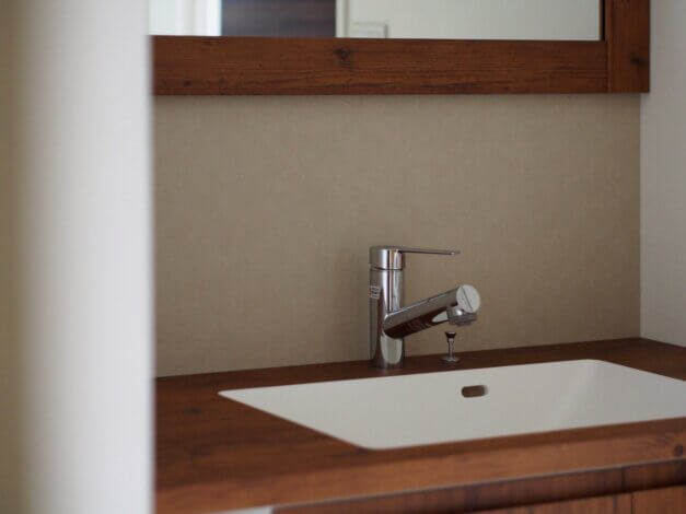 「使うたびワクワクする。お洒落造作洗面台」施工実例