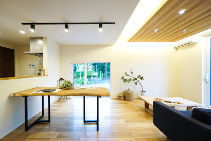 天井のデザインと高さで空間を楽しむ＊