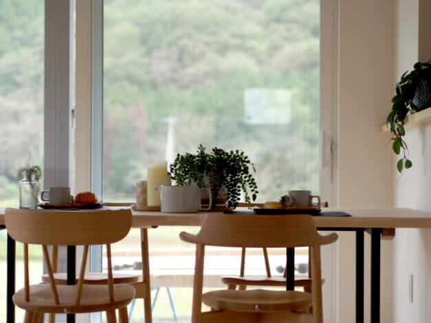 ウッドデッキとトリプルガラス窓越しに見る、最高の景色＊