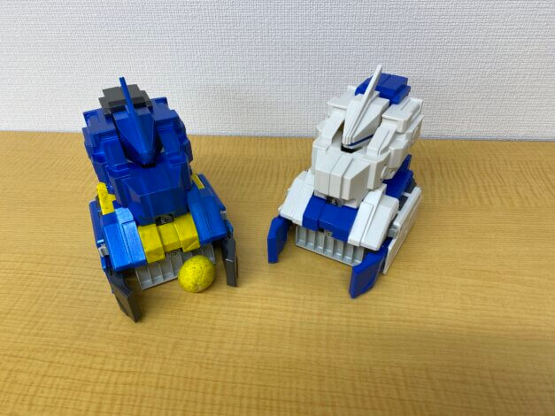 ロボットを使ってサッカー対決！「倉庫のリノベーション見学会」