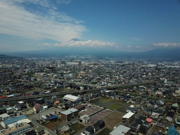 都心へ通勤可能な富士山の見える土地。