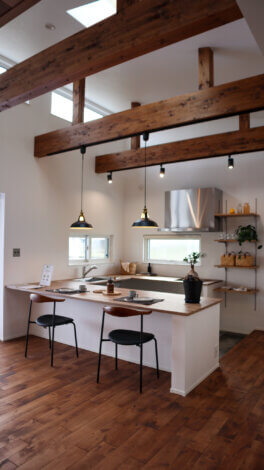 『コの字型造作キッチンと勾配天井のお家へ行ってきました。』