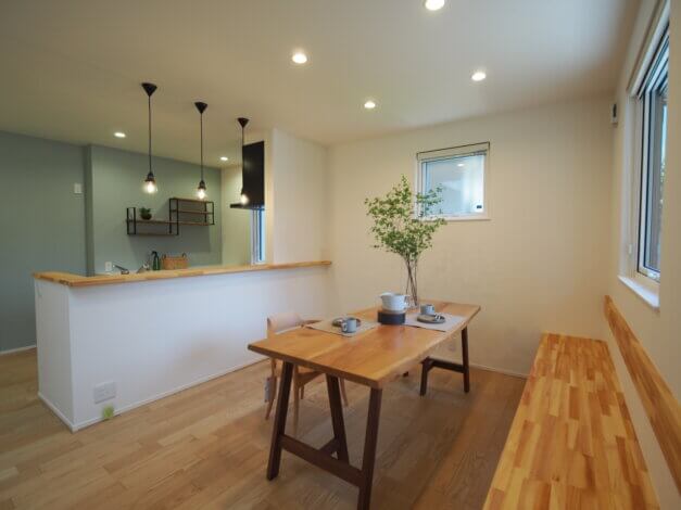 玄関からお風呂まで一直線！動線も造作ベンチもステキなお家でした