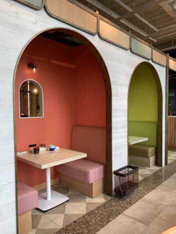 非日常空間　浜松スイーツバンク　SHOP春華堂店内のインテリア　【山本ブログ】