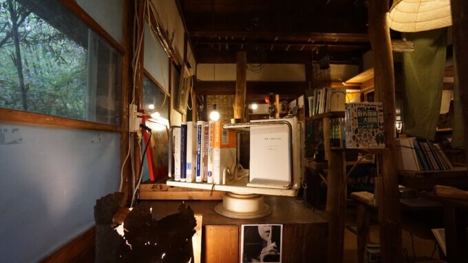 日々のこと　建物探訪。とあるお店の待合、読書に集中できる包み込まれるような籠り空間【山本ブログ】
