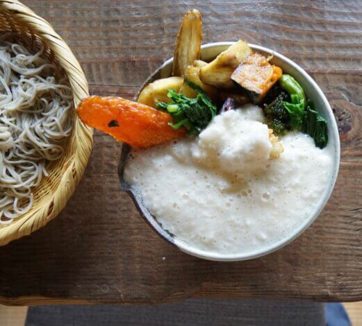 日々のこと。素揚げのお野菜は甘くて美味しい、揚げ野菜のとろろ蕎麦【山本ブログ】