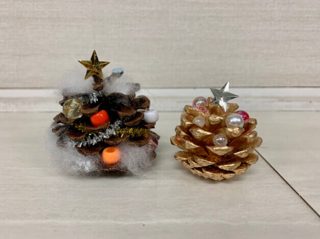 懐かしの松ぼっくりでミニツリー作り