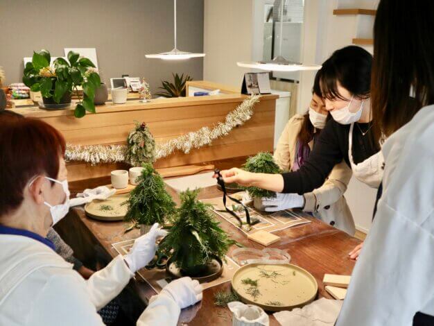 楽しくクリスマスツリー作りができました✨