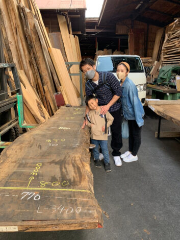 LDKにしつらえる一枚板、どんっっと3メートル級！！