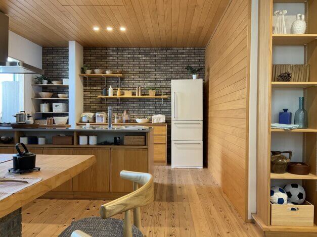 『経年美化』木目が美しいキッチン