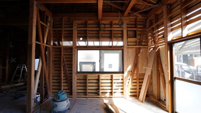 築39年戸建て住宅リノベーション工事　樹脂サッシ取付始まります【山本ブログ】