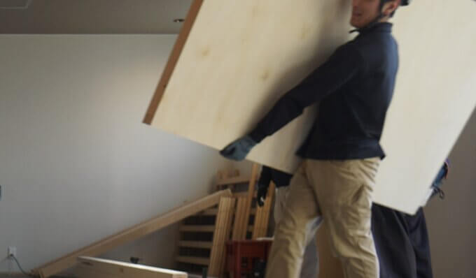 某施設２期工事　たくさんの職人さん達の手で。什器の搬入と設置【山本ブログ】