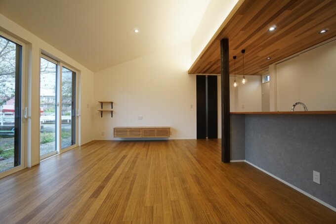 勾配天井リビングの或る『平屋』の家見学会