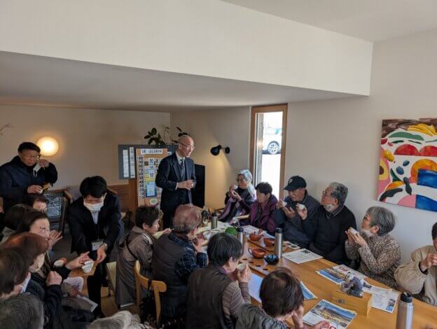 モデルハウスで白寿会のみなさんが交流