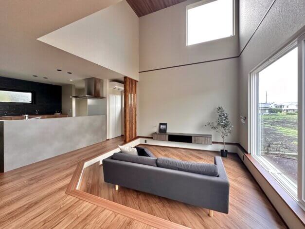 リビングの広さと高低差が好評　9/15まで見学可能