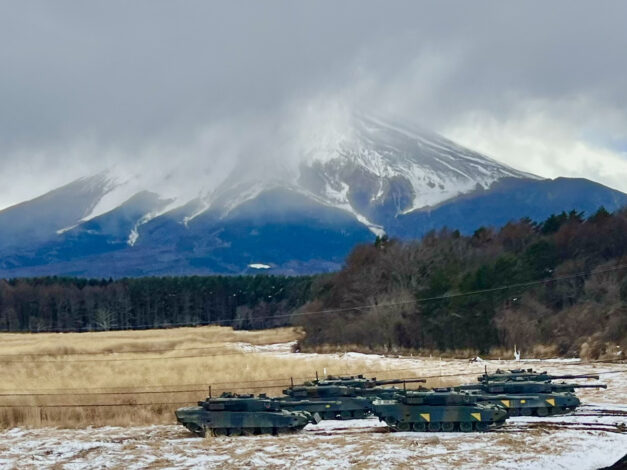 富士山と90式戦車