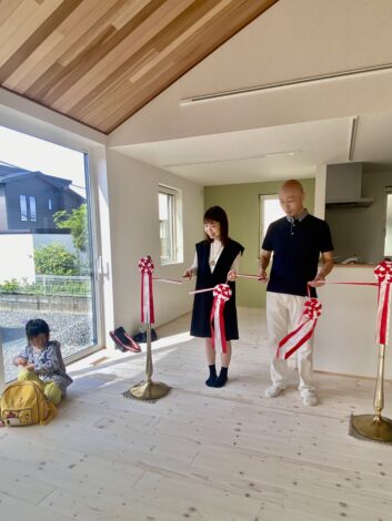 夢のマイホーム、ついに完成！テープカットの瞬間！　【藤枝支店ブログ】