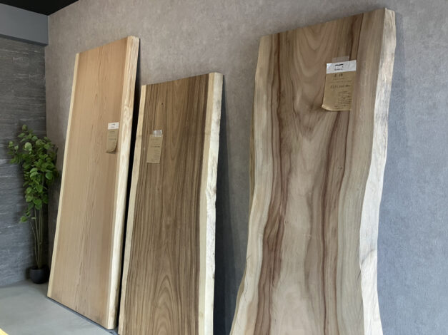 藤枝支店にムクテン一枚板を搬入しました！