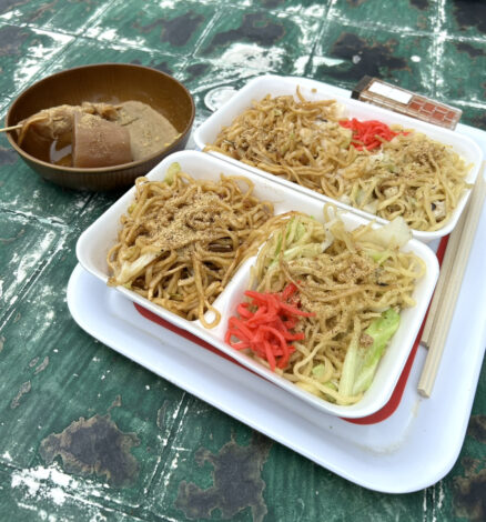 富士宮やきそば食べ比べ！お宮横丁「むすび屋」のソース＆塩味ハーフ＆ハーフ焼きそば