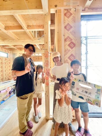 【上棟式】家族5人の手形を柱に！