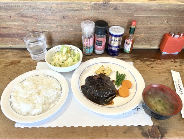 『富士宮市で味わう本格洋食ランチ｜「しろやま亭」のジューシーハンバーグ』